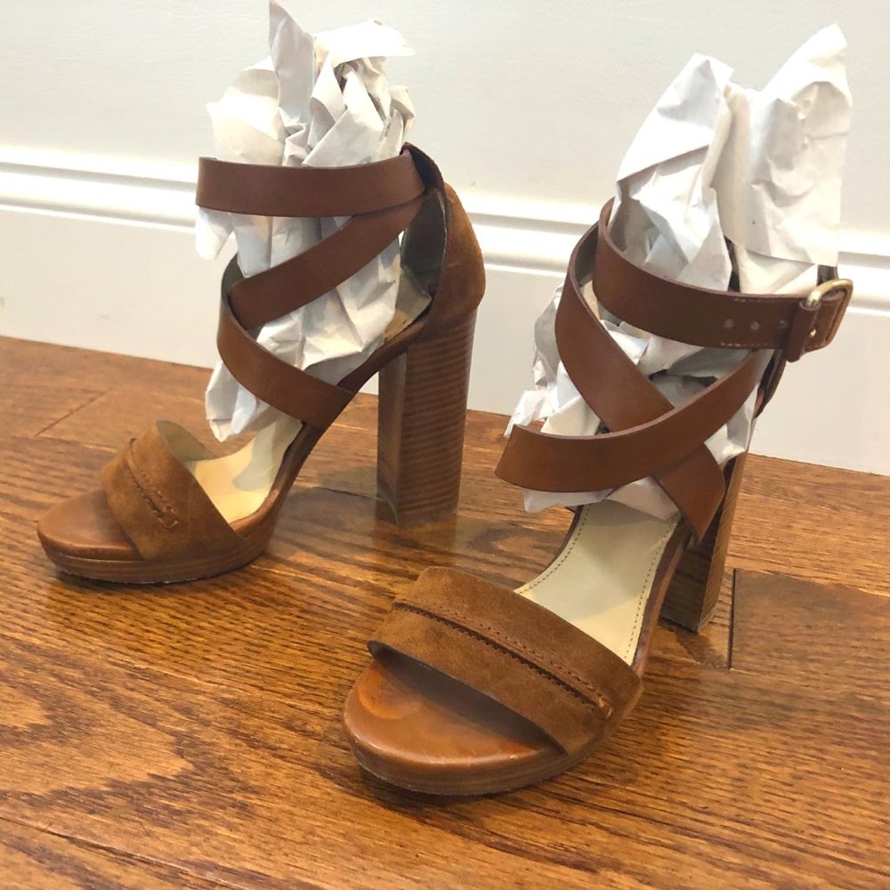 M.Gemi strappy camel-colored suede chunk heels SZ6